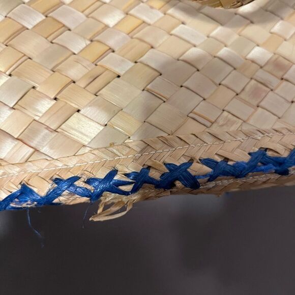 Beautifully Woven Handmade Bahamas Straw Bag - Picture 12 of 15